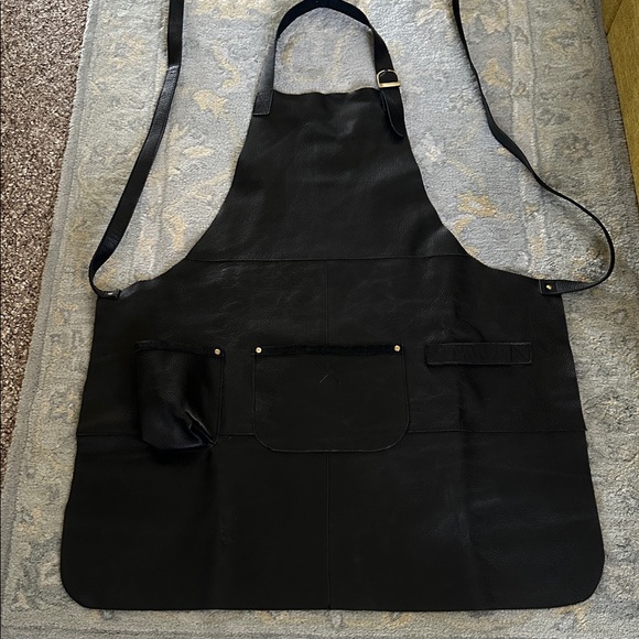 Black leather apron - Picture 6 of 9